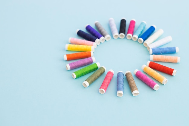 Zbliżenie kolorowych nici